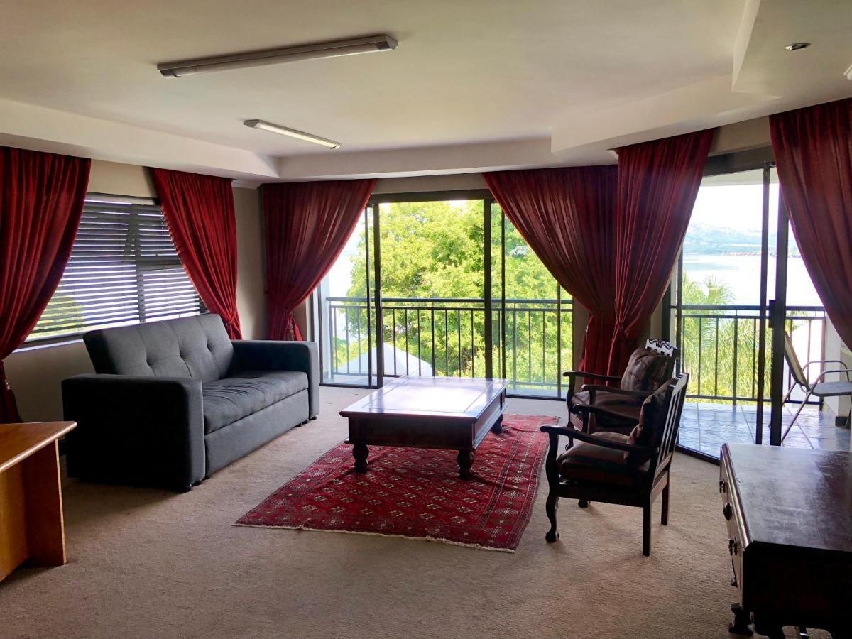 Kosmos Lodge Hartbeespoort Luaran gambar