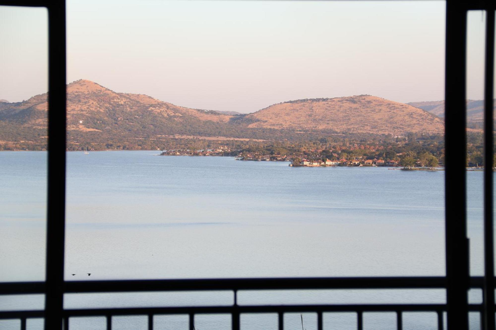 Kosmos Lodge Hartbeespoort Luaran gambar